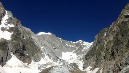 Un été au Mont Blanc : Des vacances au sommet / Marie-Charlotte Antonini et Mikael Lefrançois, réal. | Antonini, Marie-Charlotte. Metteur en scène ou réalisateur